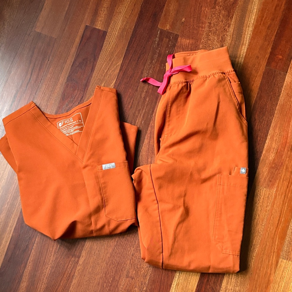 Figs Orange Women's Scrub Set